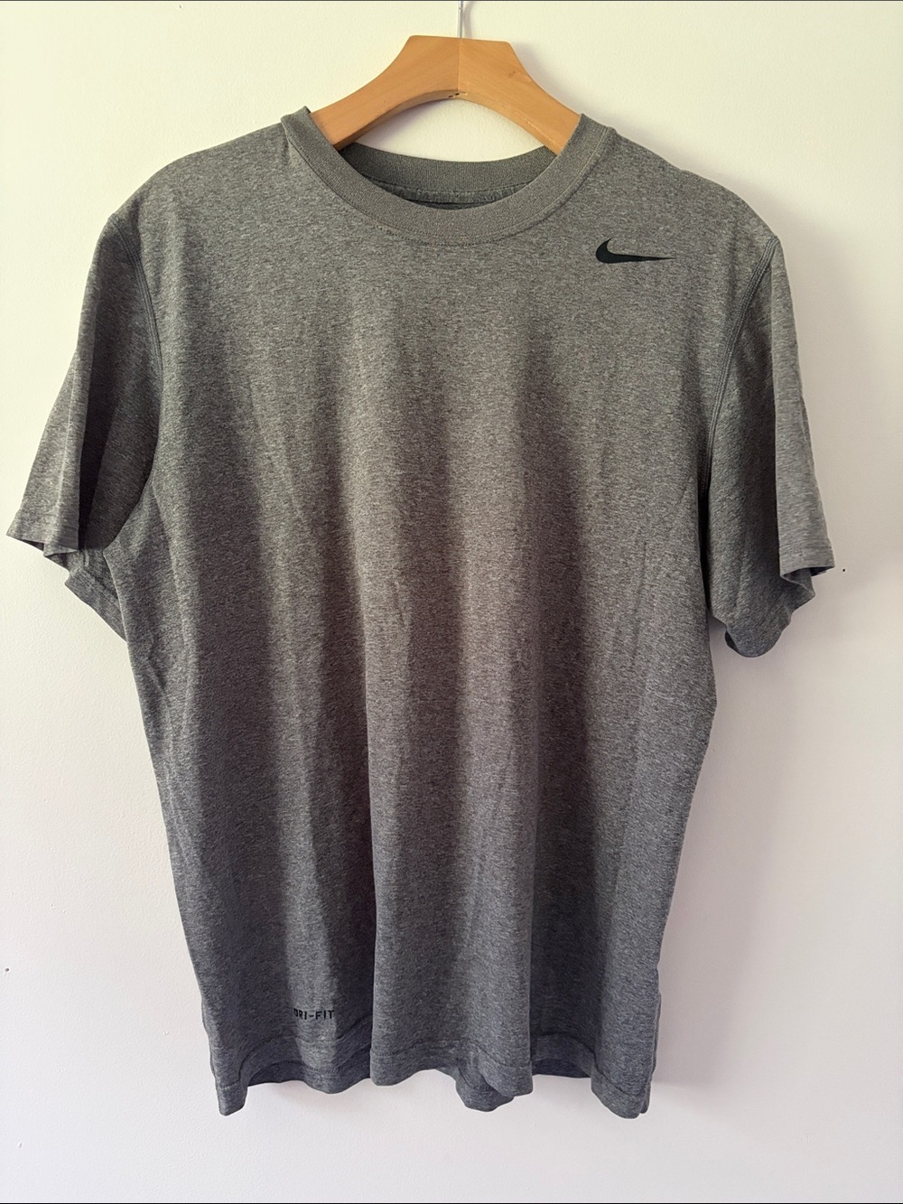 Nike Men’s Grey Athletic Crew Neck Dri Fit Short Sleeve Tee Size Medium
